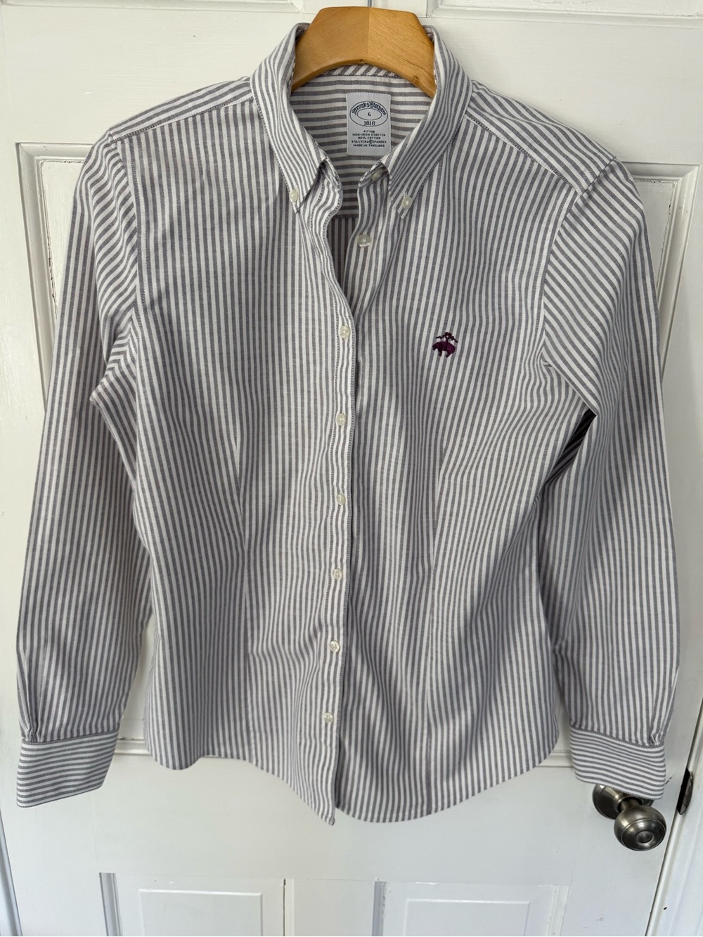 Women’s Brooks Brothers Sz 6 Button-Down Stripe Shirt in Gray and White